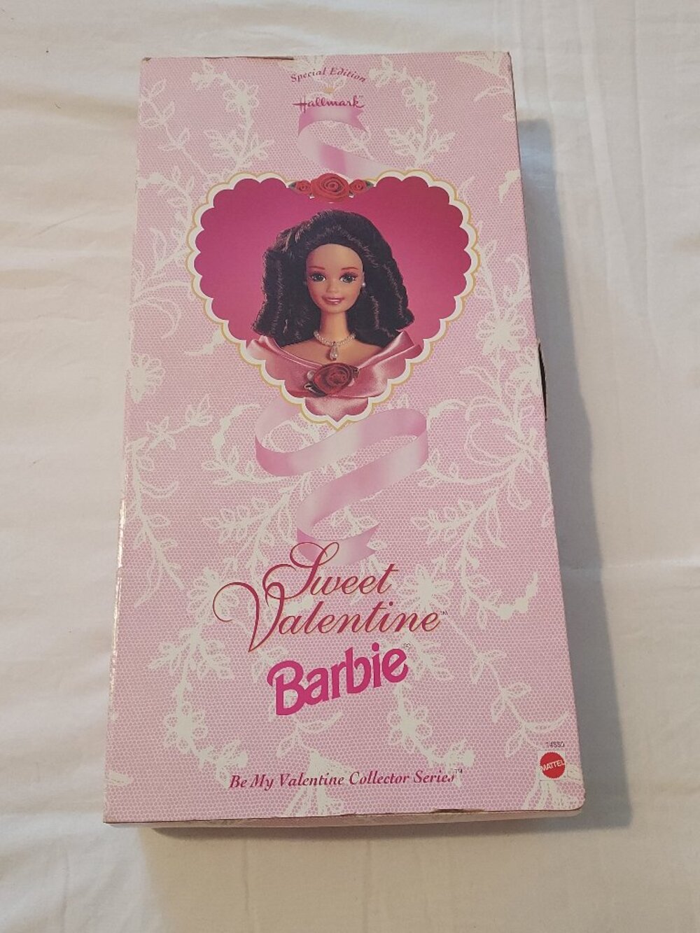 1995 Hallmark Special Edition SWEET VALENTINE BARBIE Collector Series 14880